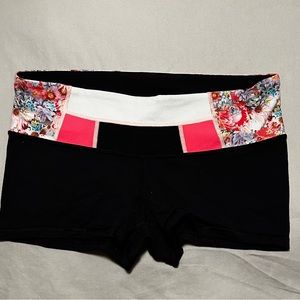 Lululemon Shorts Size 8 Shorts with a small pocket in the front.